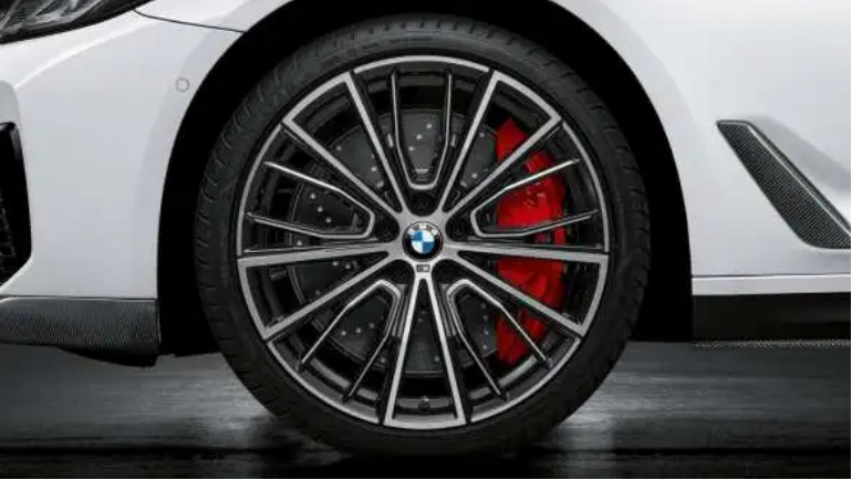 BMW_5er_Limousine_M_Performance_01.png
